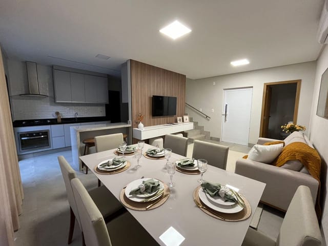 Sobrado com 150m² 3 quartos e 3 banheiros, à venda, no bairro Vila Rosa em Goiânia