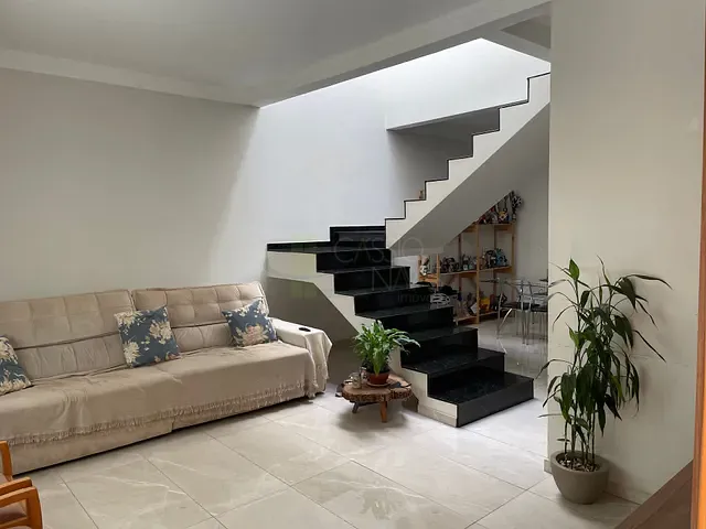 Sobrado com 245m² 4 quartos e 4 banheiros, à venda, no bairro Vila Social em Apucarana