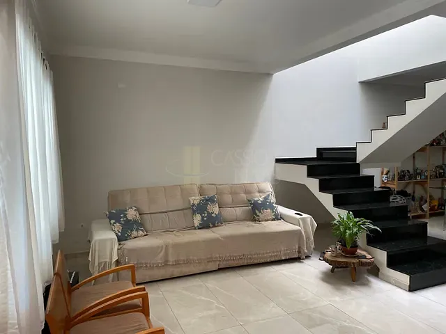 Sobrado com 245m² 4 quartos e 4 banheiros, à venda, no bairro Vila Social em Apucarana