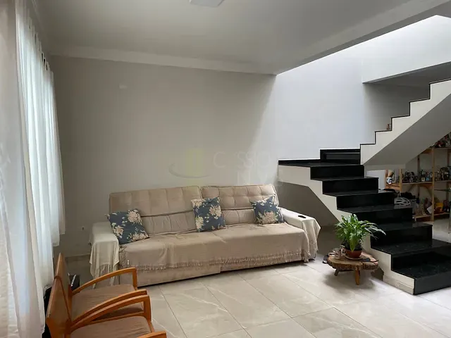 Sobrado com 245m² 4 quartos e 4 banheiros, à venda, no bairro Vila Social em Apucarana