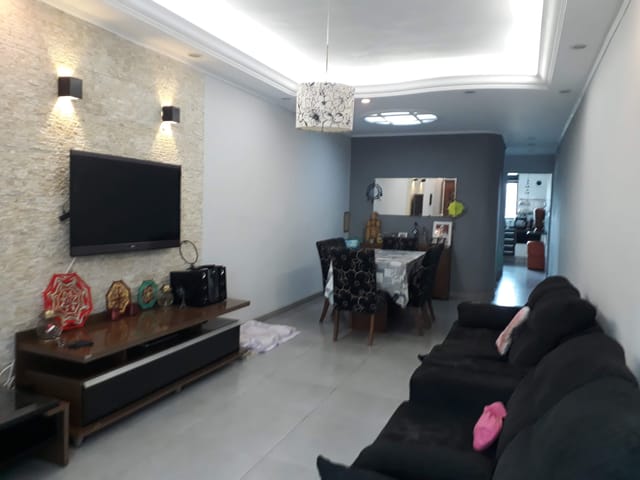 Sobrado com 287m² 3 quartos e 2 banheiros, à venda, no bairro Jardim Brasília (Zona Leste) em São Paulo