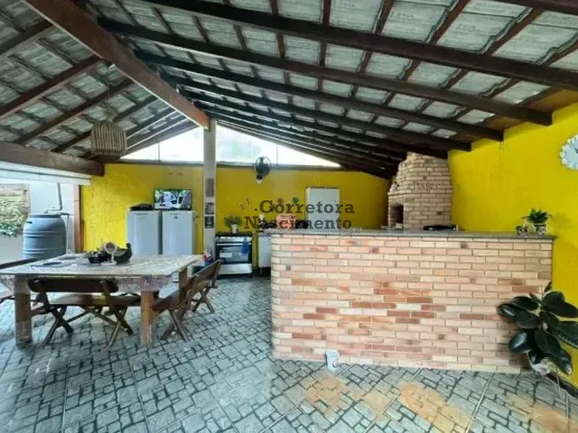 Sobrado 4 quartos e 3 banheiros, à venda, no bairro Jardim Santa Maria em Jacareí