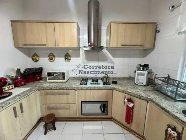 Sobrado 4 quartos e 3 banheiros, à venda, no bairro Jardim Santa Maria em Jacareí