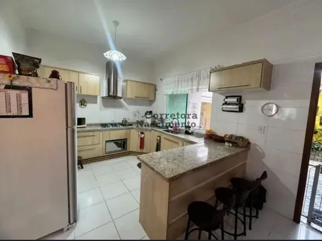 Sobrado 4 quartos e 3 banheiros, à venda, no bairro Jardim Santa Maria em Jacareí