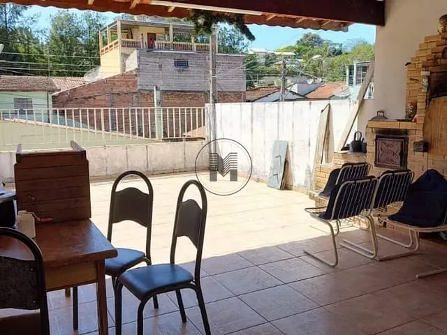 Sobrado com 125m² 4 quartos e 2 banheiros, à venda, no bairro Jardim Coelho Neto em Guaratinguetá