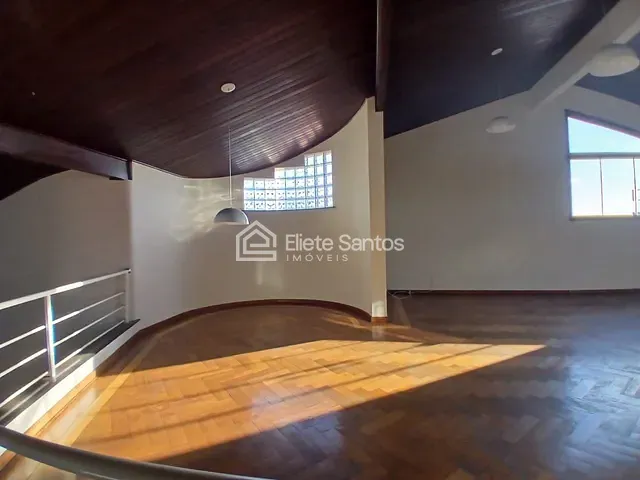 Sobrado com 320m² 3 quartos e 3 banheiros, à venda, no bairro Jardim São Vito em Americana