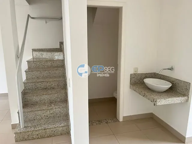 Sobrado com 143m² 3 quartos e 2 banheiros, à venda ou para alugar, no bairro Jardim Pioneiros em Londrina