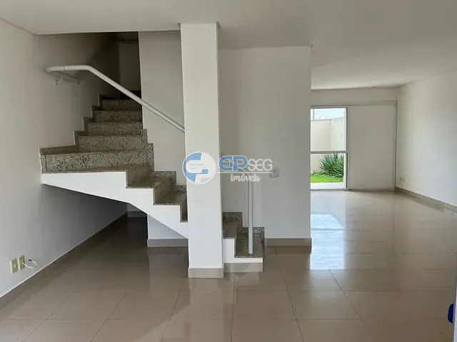 Sobrado com 143m² 3 quartos e 2 banheiros, à venda ou para alugar, no bairro Jardim Pioneiros em Londrina
