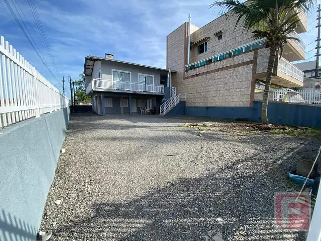 Sobrado para alugar, no bairro Itapema do Norte em Itapoá
