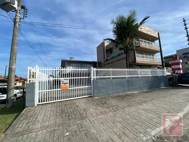Sobrado para alugar, no bairro Itapema do Norte em Itapoá