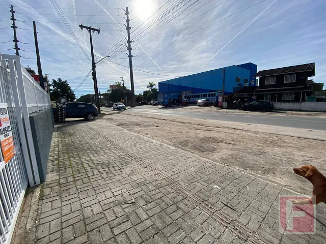 Sobrado para alugar, no bairro Itapema do Norte em Itapoá