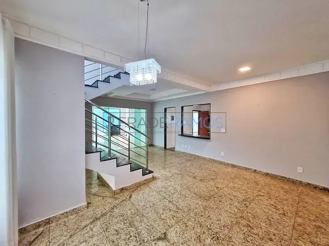 Sobrado com 370m² 4 quartos e 5 banheiros, para alugar, no bairro Jardins Madri em Goiânia