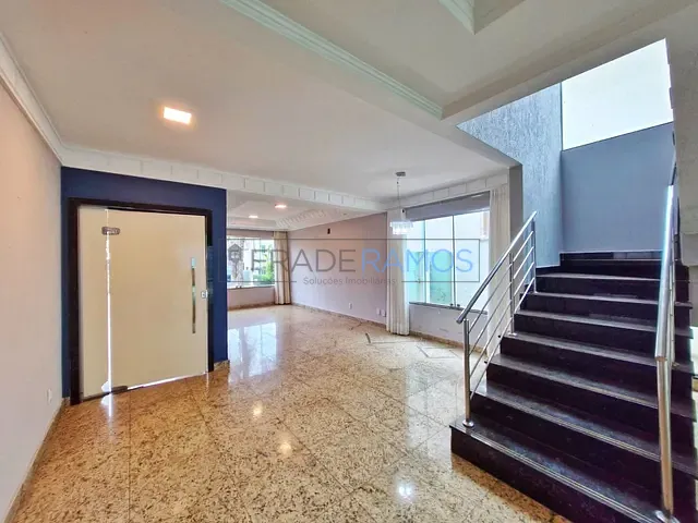 Sobrado com 370m² 4 quartos e 5 banheiros, para alugar, no bairro Jardins Madri em Goiânia