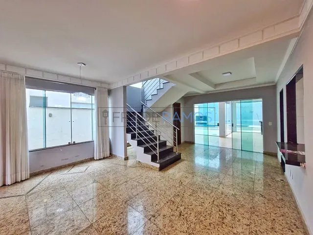 Sobrado com 370m² 4 quartos e 5 banheiros, para alugar, no bairro Jardins Madri em Goiânia