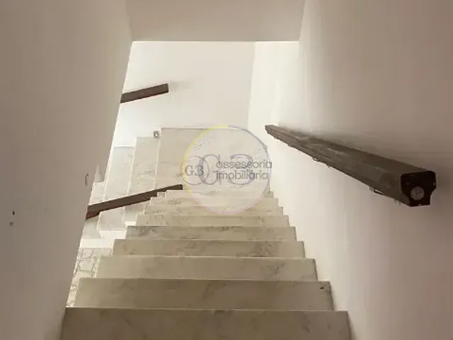 Sobrado 4 quartos e 3 banheiros, para alugar, no bairro Centro em Pelotas
