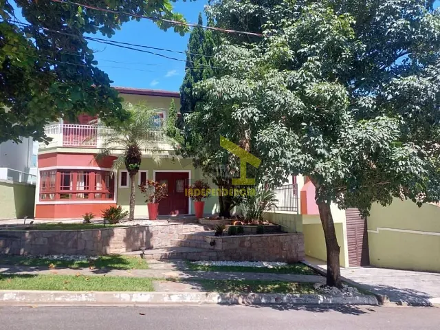 Sobrado com 598m² 4 quartos e 5 banheiros, à venda ou para alugar, no bairro Granja Viana em Cotia