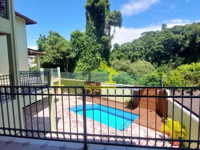Sobrado com 598m² 4 quartos e 5 banheiros, à venda ou para alugar, no bairro Granja Viana em Cotia