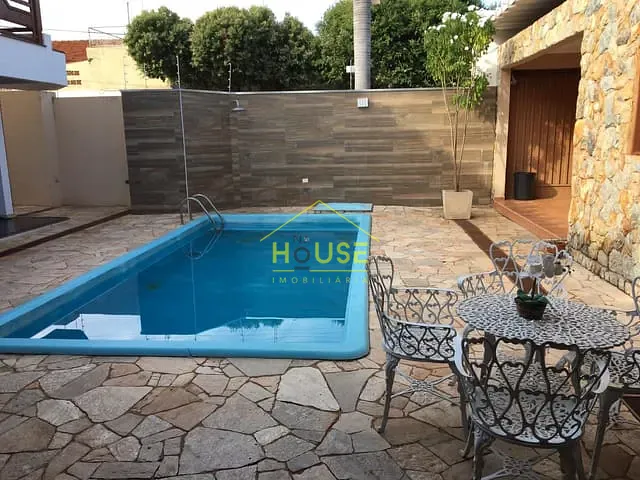 Sobrado com 396m², à venda, no bairro Vila América em Votuporanga