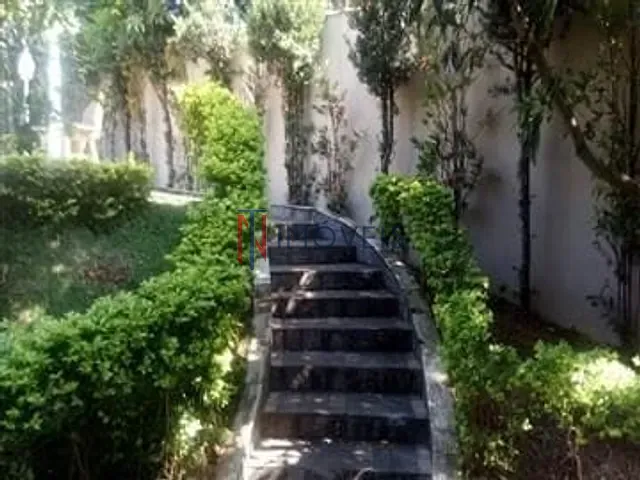 Sobrado com 1000m², à venda, no bairro Vila Santista em Atibaia