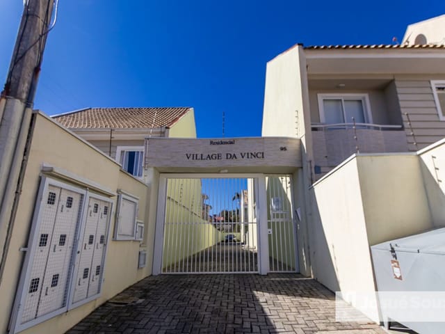 Sobrado com 154m² 3 quartos e 2 banheiros, à venda, no bairro Uberaba em Curitiba