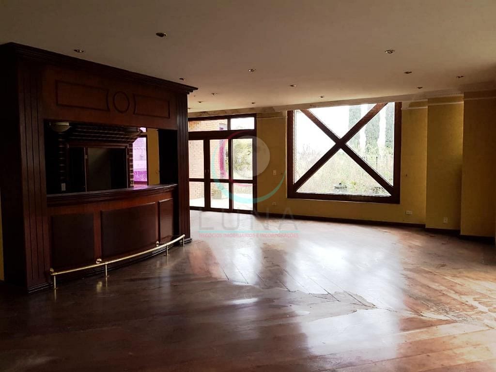 Sobrado à venda com 5 quartos, 572m² - Foto 1