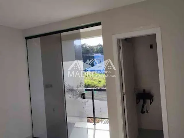 Sobrado com 160m² 3 quartos e 3 banheiros, à venda, no bairro Forquilhas em São José