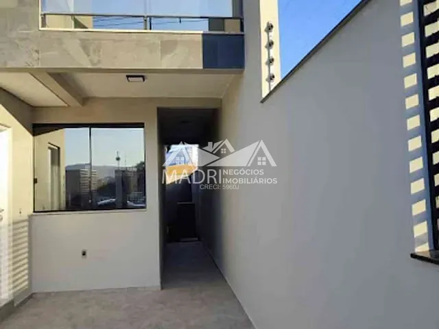 Sobrado com 160m² 3 quartos e 3 banheiros, à venda, no bairro Forquilhas em São José