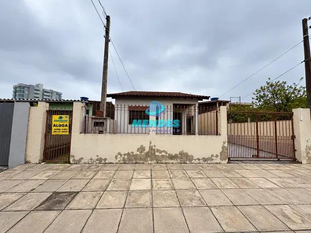 Sobrado 3 quartos e 2 banheiros, à venda ou para alugar, no bairro Vila Bom Princípio em Cachoeirinha