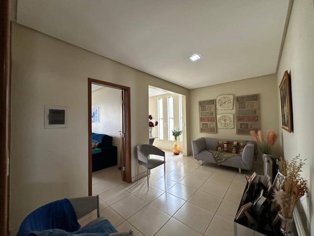 Sobrado com 434m² 3 quartos e 4 banheiros, à venda, no bairro Cidade Vera Cruz em Aparecida de Goiânia