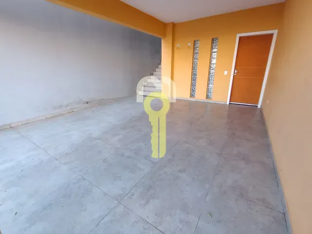 Sobrado 3 quartos e 3 banheiros, à venda, no bairro Jardim Rio das Pedras em Cotia
