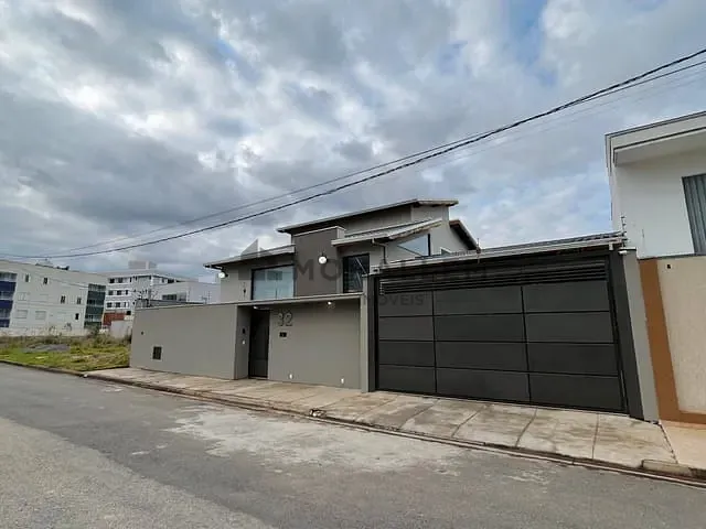 Casa 4 quartos e 1 banheiro, à venda, no bairro Loteamento Parque Portugal em Itajubá