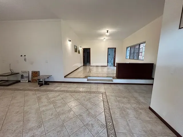 Sobrado com 450m² 4 quartos e 5 banheiros, à venda, no bairro Vila São Judas Thadeu em Botucatu