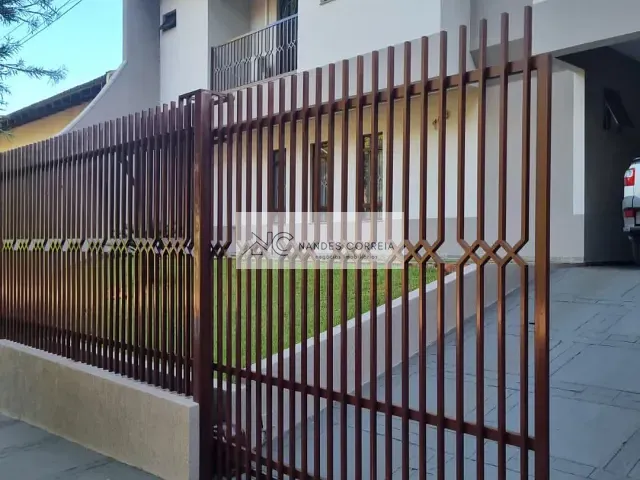 Sobrado com 450m² 4 quartos e 5 banheiros, à venda, no bairro Champagnat em Londrina