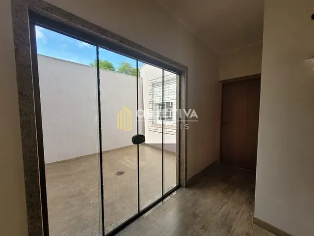 Casa com 410m² 4 quartos e 2 banheiros, à venda, no bairro Jardim São Pedro em Porto Alegre