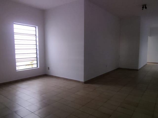 Sobrado com 300m² 3 quartos e 3 banheiros, à venda ou para alugar, no bairro Centro em Pindamonhangaba