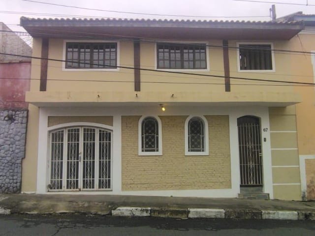 Sobrado com 300m² 3 quartos e 3 banheiros, à venda ou para alugar, no bairro Centro em Pindamonhangaba