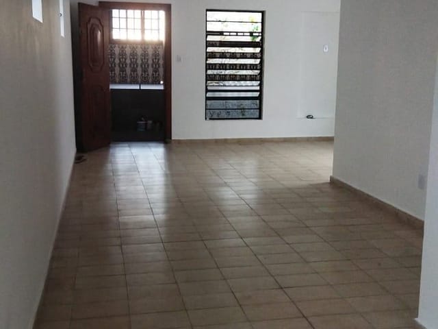 Sobrado com 300m² 3 quartos e 3 banheiros, à venda ou para alugar, no bairro Centro em Pindamonhangaba