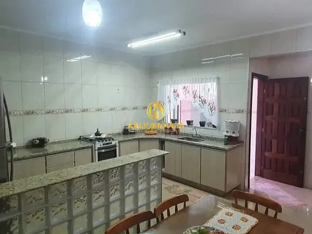 Sobrado com 300m² 3 quartos e 2 banheiros, à venda, no bairro Parque João Ramalho em Santo André