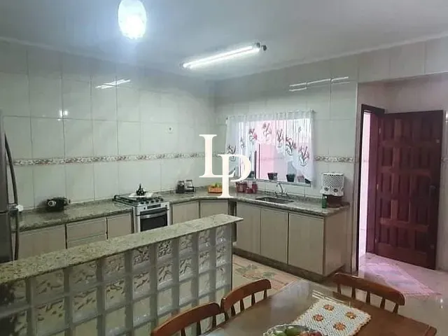 Sobrado com 300m² 3 quartos e 2 banheiros, à venda, no bairro Parque João Ramalho em Santo André