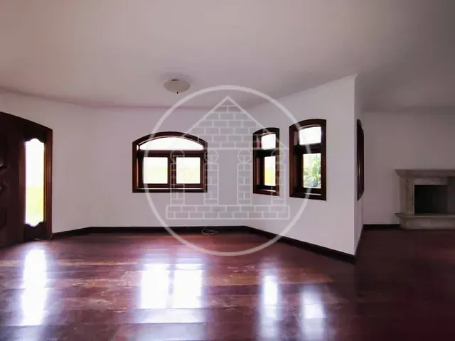 Sobrado com 600m² 5 quartos e 5 banheiros, para alugar, no bairro Interlagos em São Paulo