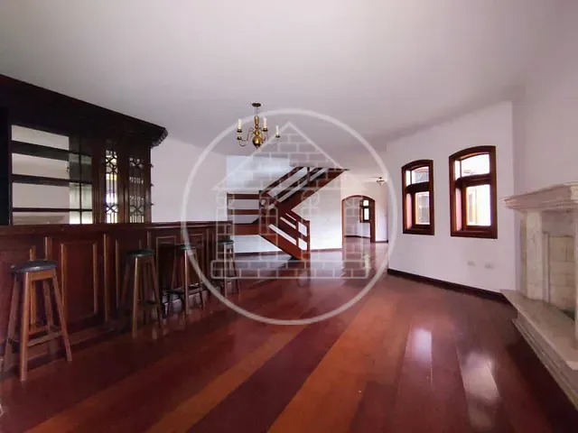 Sobrado com 600m² 5 quartos e 5 banheiros, para alugar, no bairro Interlagos em São Paulo