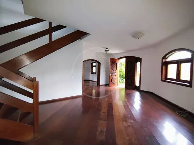 Sobrado com 600m² 5 quartos e 5 banheiros, para alugar, no bairro Interlagos em São Paulo