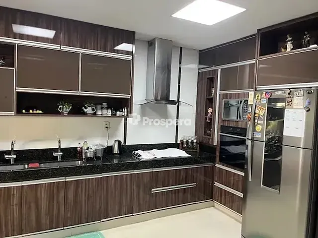 Sobrado com 250m² 4 quartos e 5 banheiros, à venda, no bairro Jardim América em Goiânia