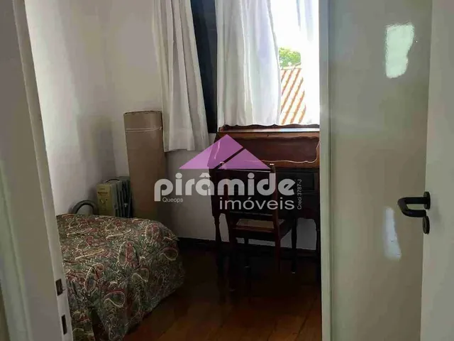Sobrado com 100m² 3 quartos e 2 banheiros, à venda, no bairro Bosque dos Eucaliptos em São José Dos Campos