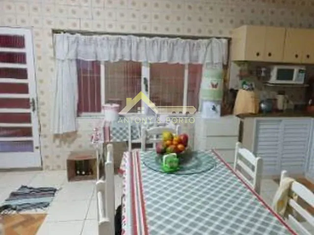 Sobrado 8 quartos e 3 banheiros, à venda, no bairro Vila Augusta em Guarulhos