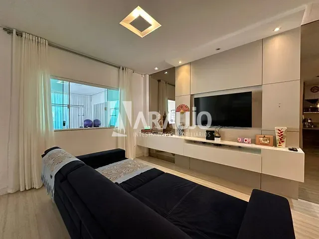 Sobrado com 500m² 3 quartos e 3 banheiros, à venda, no bairro Praia dos Amores em Balneário Camboriú