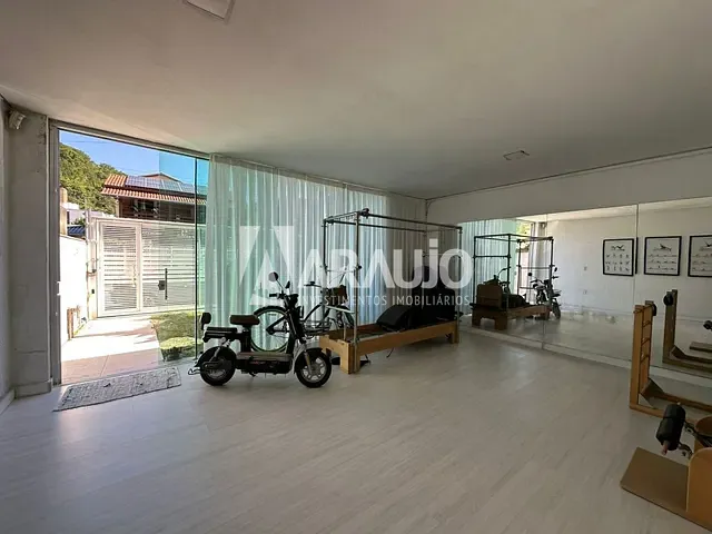 Sobrado com 500m² 3 quartos e 3 banheiros, à venda, no bairro Praia dos Amores em Balneário Camboriú
