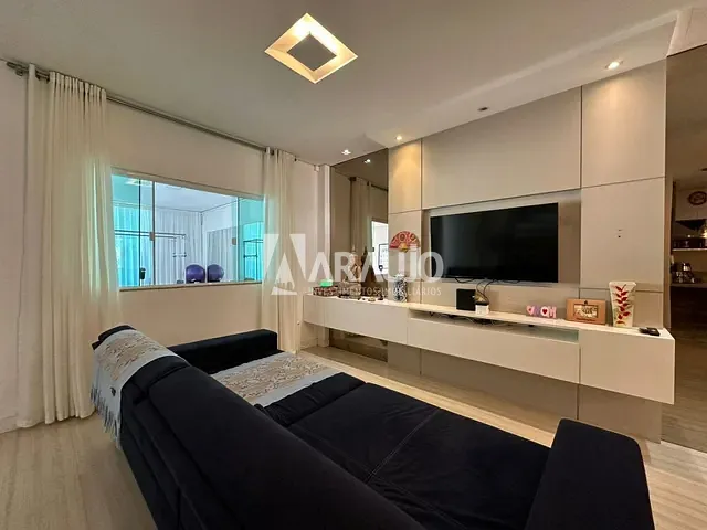 Sobrado com 500m² 3 quartos e 3 banheiros, à venda, no bairro Praia dos Amores em Balneário Camboriú