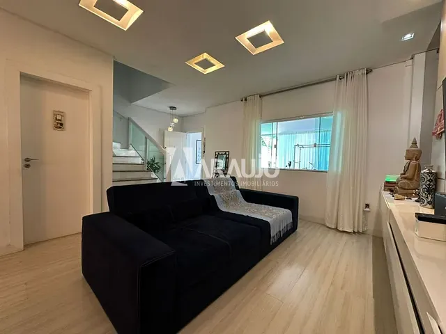 Sobrado com 500m² 3 quartos e 3 banheiros, à venda, no bairro Praia dos Amores em Balneário Camboriú