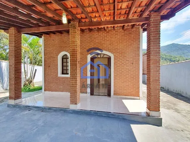 Sobrado com 400m² 3 quartos e 4 banheiros, à venda, no bairro Martim de Sá em Caraguatatuba